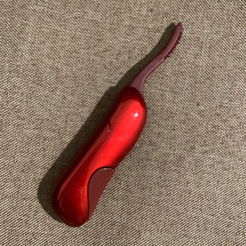 KAI Heated Eyelash Curler